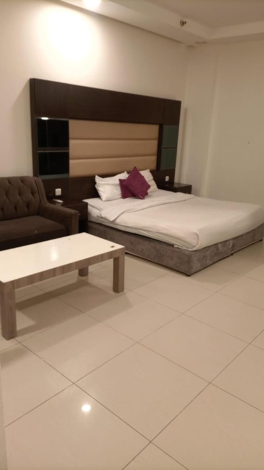 Aram Hotel