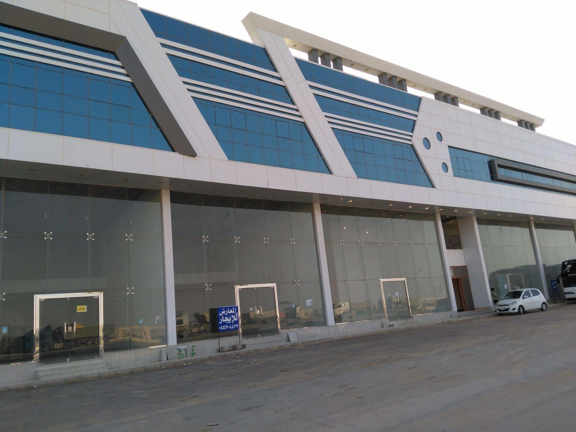 Aram Hotel 3*